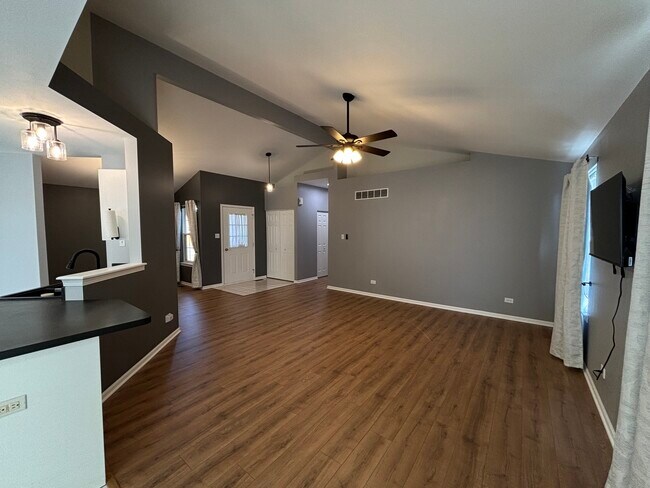 Building Photo - 1416 Finch Dr