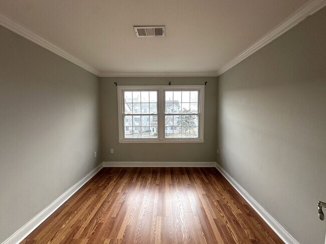 Building Photo - 437 Edpas Rd