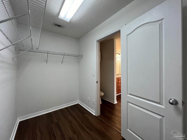 Building Photo - 5866 Chi Chi Cir