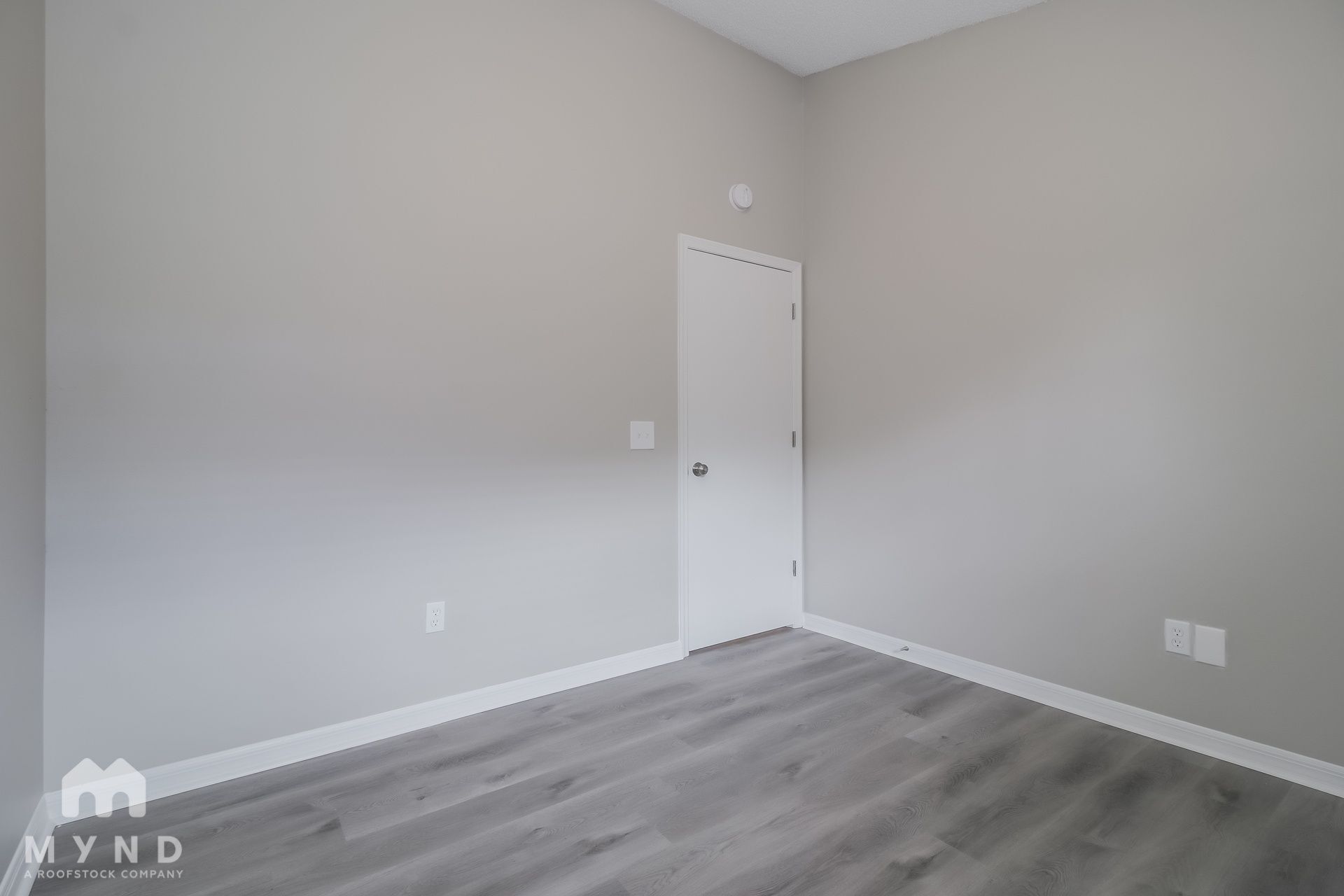 Building Photo - 4830 Fort Dodge St