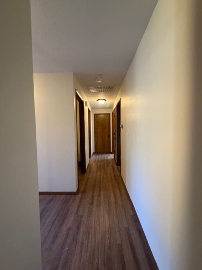 Building Photo - MIN912