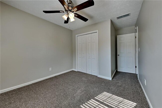 Building Photo - 1275 Shamrock Hill Cir