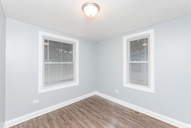 Building Photo - 4 bedroom in Lansing IL 60438