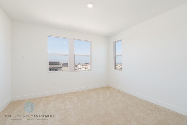 Building Photo - 15437 La Subida Dr