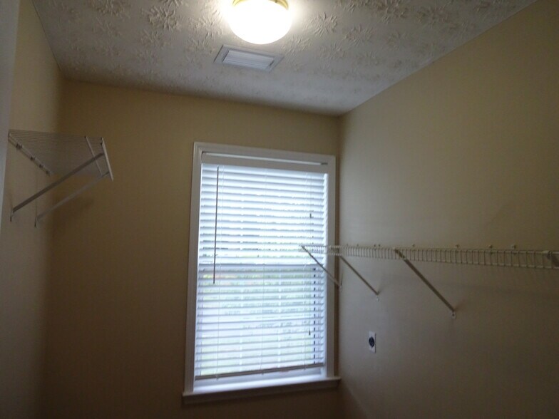 Building Photo - 650 Walnut Creek Dr NW