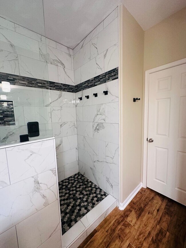 Building Photo - 6017 Tapestry Dr
