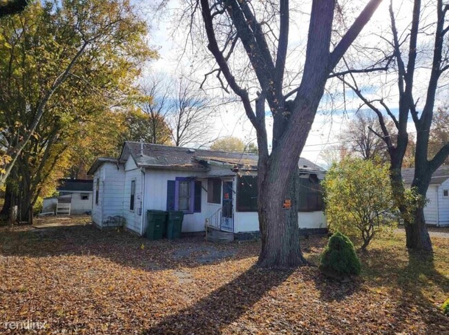 Primary Photo - 3 br, 1 bath House - 1304 North Country Cl...