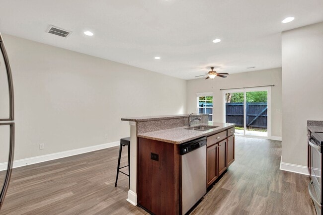 Building Photo - Townhome for Rent