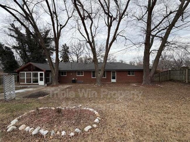 Building Photo - 30 Rolling Hills Dr