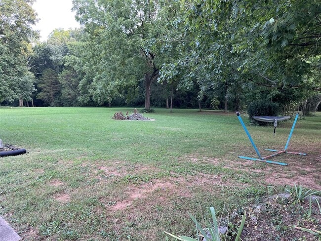 Building Photo - 723 Highland Way