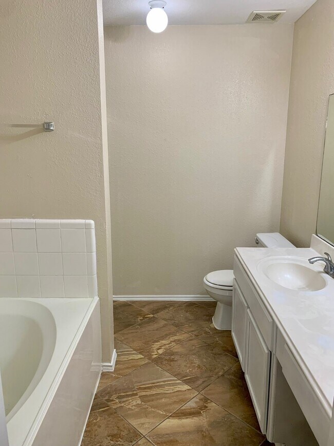 Building Photo - 6019 Fallmont Dr