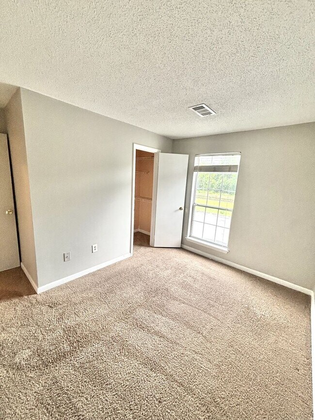 Building Photo - *1/2 Off 1st Months Rent!* 4 Bed, 2 Bath Condo Near MTSU in Murfreesboro *Free Water*