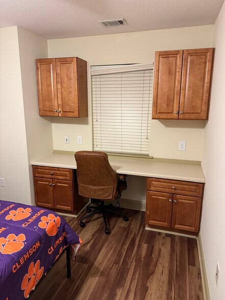 Building Photo - 1613 Muscovy Way