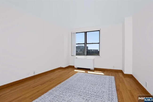 Building Photo - 301 Beech St