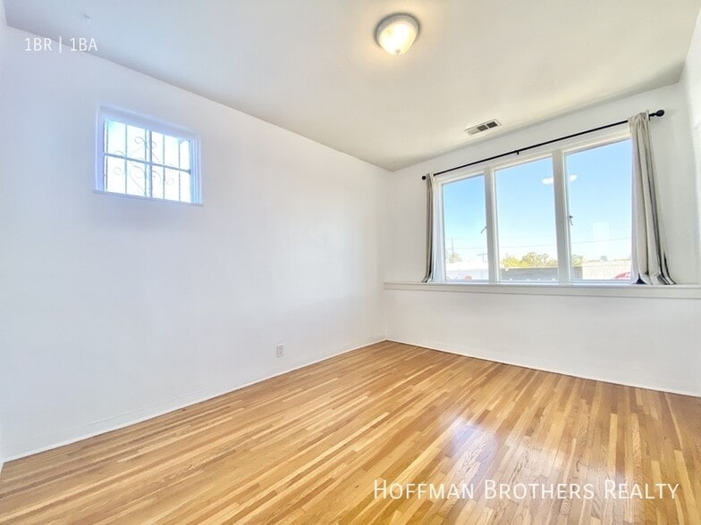 Building Photo - 7575 Melrose Ave