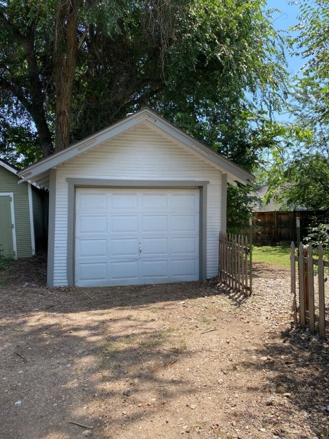 Building Photo - STUDENTS WELCOME! 1 Block North of CSU - Tenant Only Pays Trash