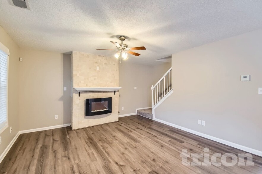 Building Photo - 407 Emerald Trce