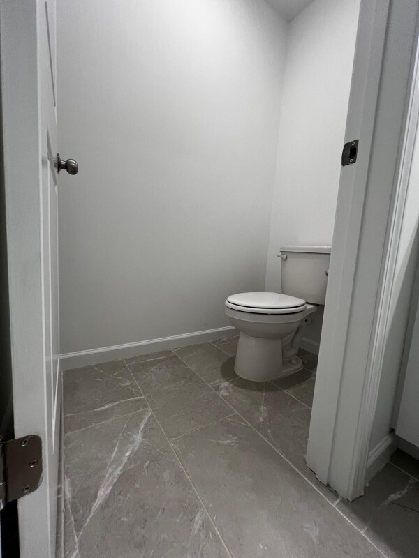 Building Photo - 176 Kobus Ct