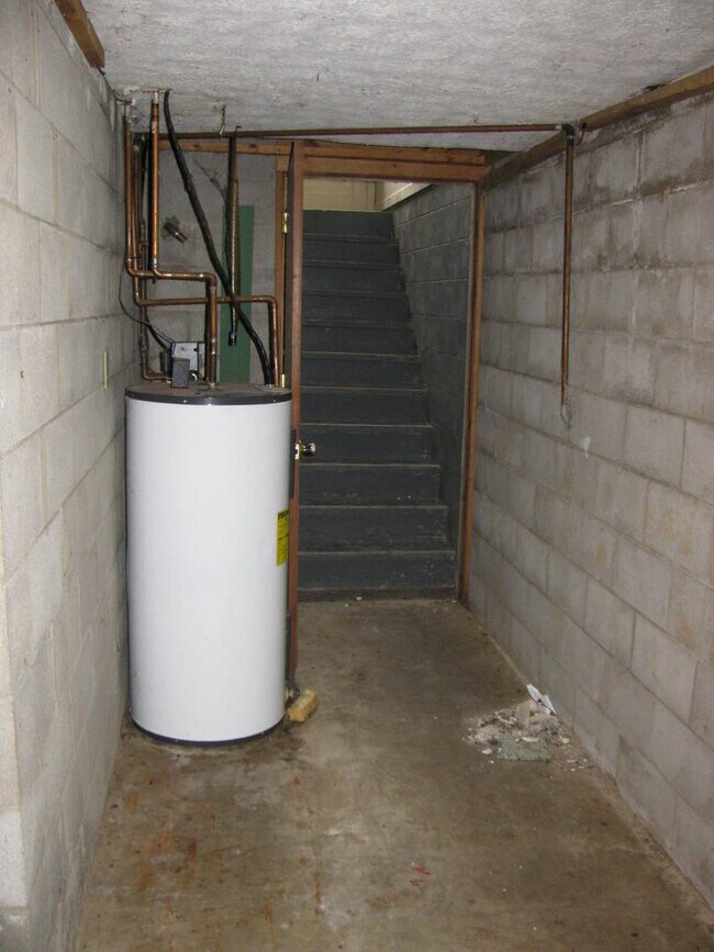 Building Photo - 531 Eddie Ln