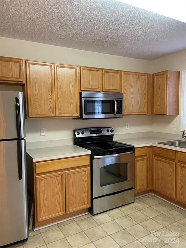 Building Photo - 1623 Oak Leaf Dr NW