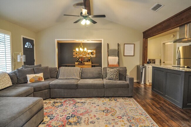 Building Photo - Beautiful 4 Bed 2.5 Bath in South Lubbock!