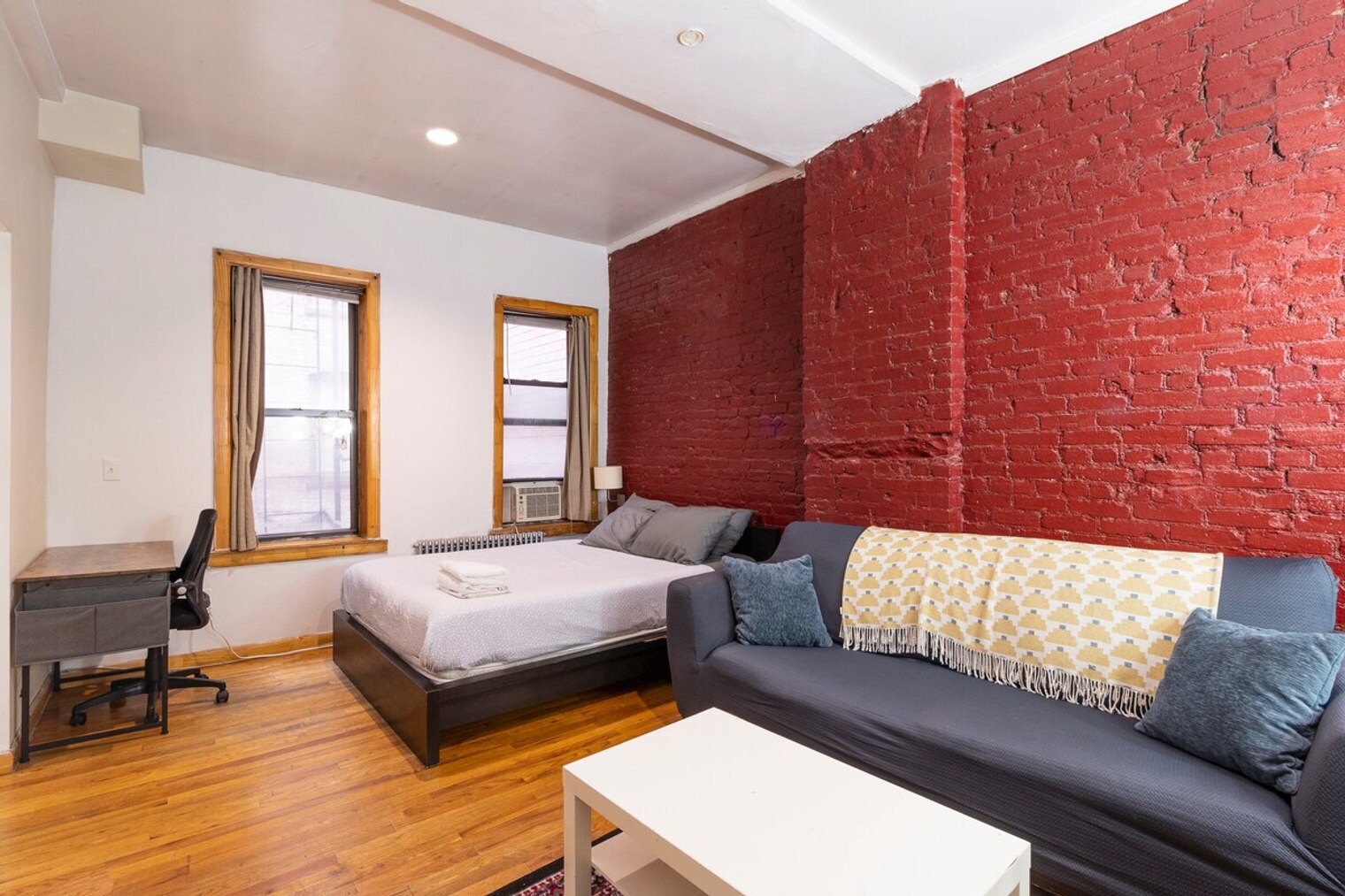 Building Photo - 340 E 94th St