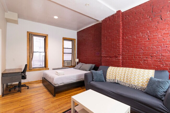 Building Photo - 340 E 94th St