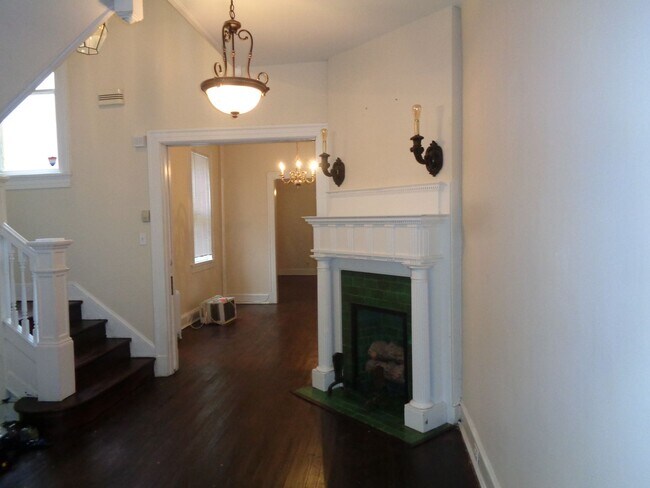 Building Photo - 3403 Bank St