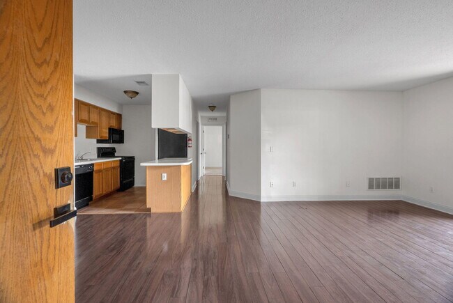 Building Photo - 2592 Eagles Cir