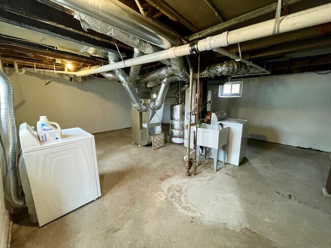 Private Basement - 443 E Dover St