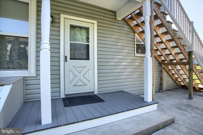 Building Photo - 424 W Main St