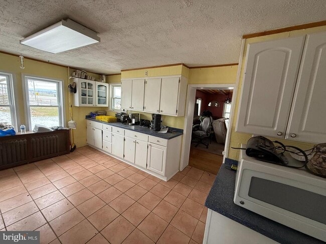 Building Photo - 937 Main St