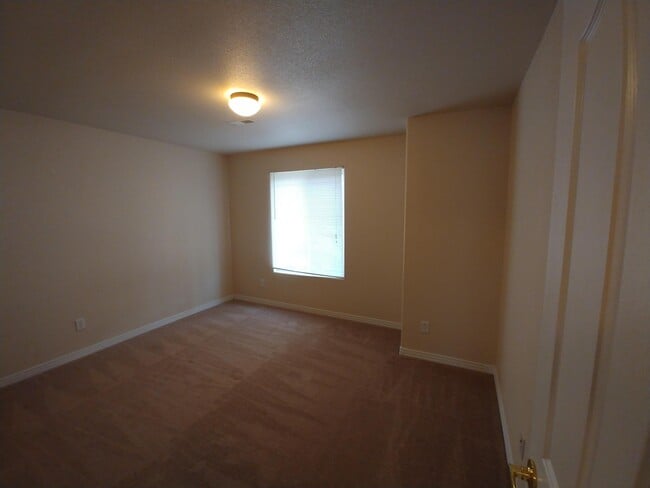 Building Photo - 1415 Madison Ridge Heights