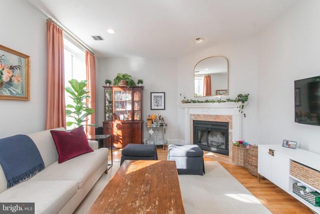 Building Photo - 1731 Wallace St