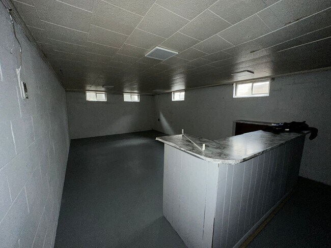Building Photo - 3 Bedroom Home with Large Yard – Western Schools