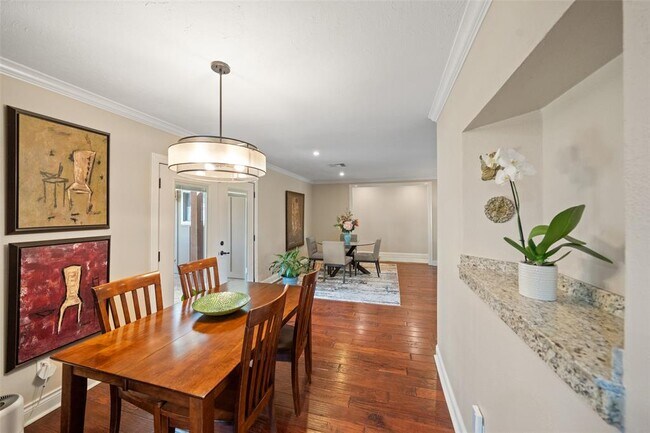 Building Photo - 2523 Droxford Dr