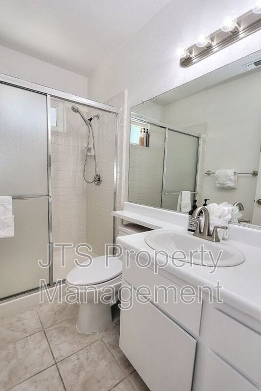 Building Photo - 6069 Kingwood Cir