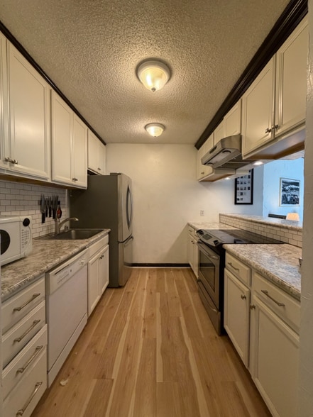 Building Photo - 414 W Beaver Creek Blvd