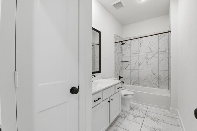 Building Photo - 15155 Colorado Bnd Pk Dr