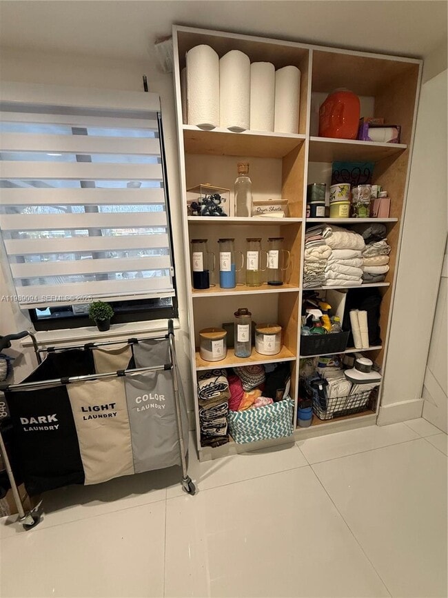 Building Photo - 9495 Dominican Dr