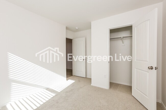 Building Photo - 24 Sourdough Crk Ln