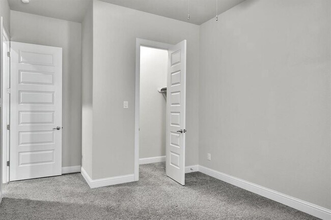 Building Photo - 1405 Highland Ridge Rd