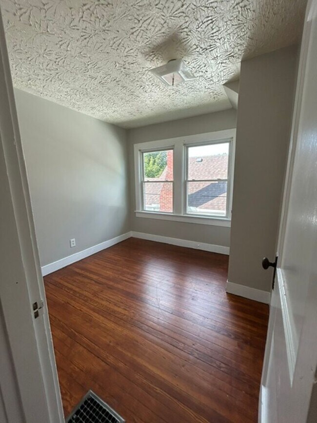 Building Photo - 1682-1684 Hearthstone Dr.
