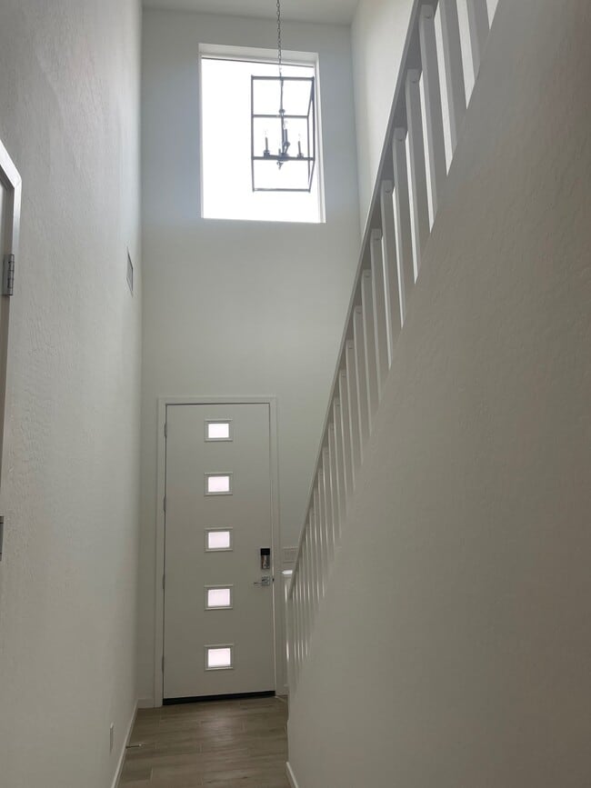 Building Photo - 901 S Smith Rd