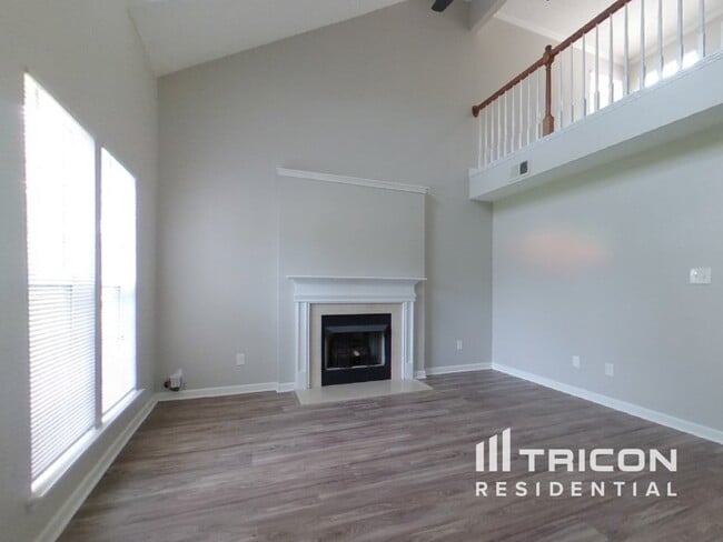 Building Photo - 149 Lantana Dr