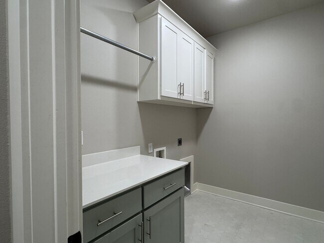 Building Photo - 7110 Alexander Dr