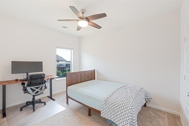 Building Photo - 521 Calmo Ct