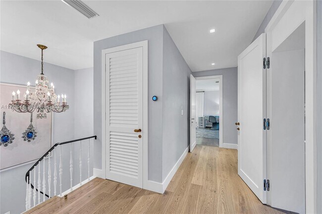 Building Photo - 607 Melaleuca Ln