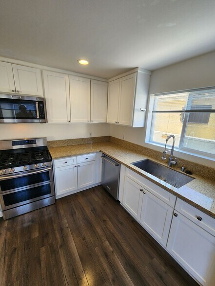 Building Photo - 1629 W Summit St