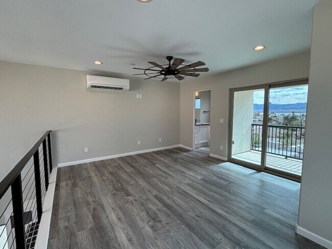 Building Photo - 1 Bedroom - 1.5 Bath Condo on the Riverwalk